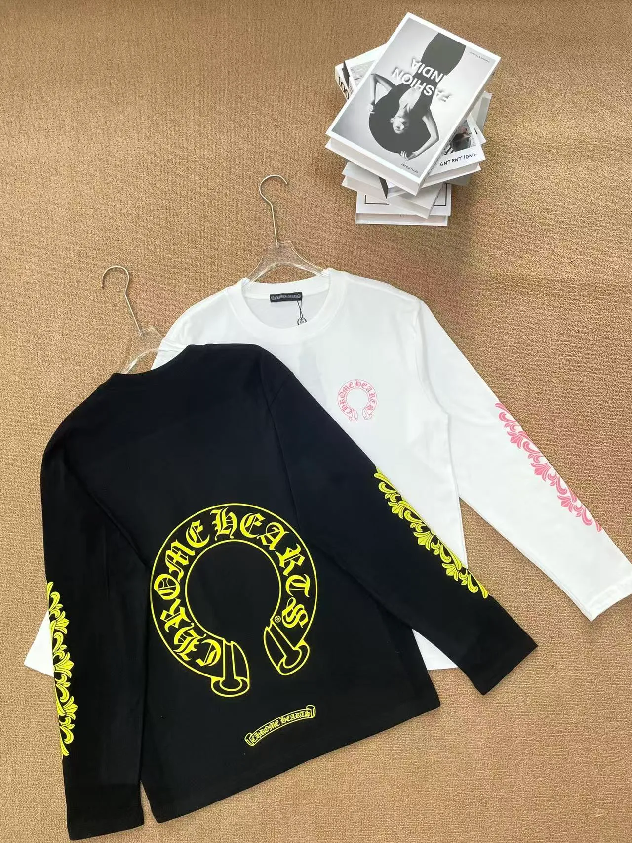 New Arrival 3325 、 、 ， Retro、 ， 。 、 1 • White ： Pink ， “CHROME HEARTS” ， ； ， 。 • Black ： ， Yellow ， Same Style （ ）， 。 2 ， ， ， Same Style； 、 ， 。 3 Classic • ： ， ； • ：Retro ； • ： Series ， 。 、 • ： 、 +Platform Sole Martin Boots； • ： 、 ； • ： 、 、 。